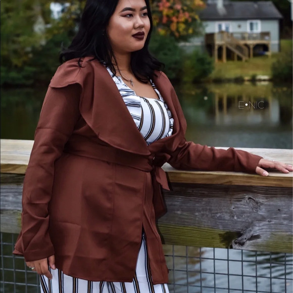 Belted brown wrap coat - Picture 2 of 11